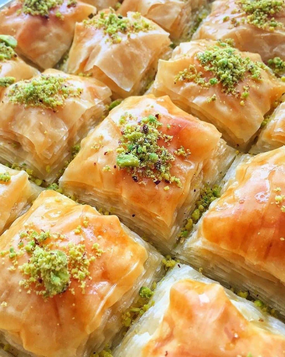 Ramiz — baklava ve Antep fıstıklı tatlı